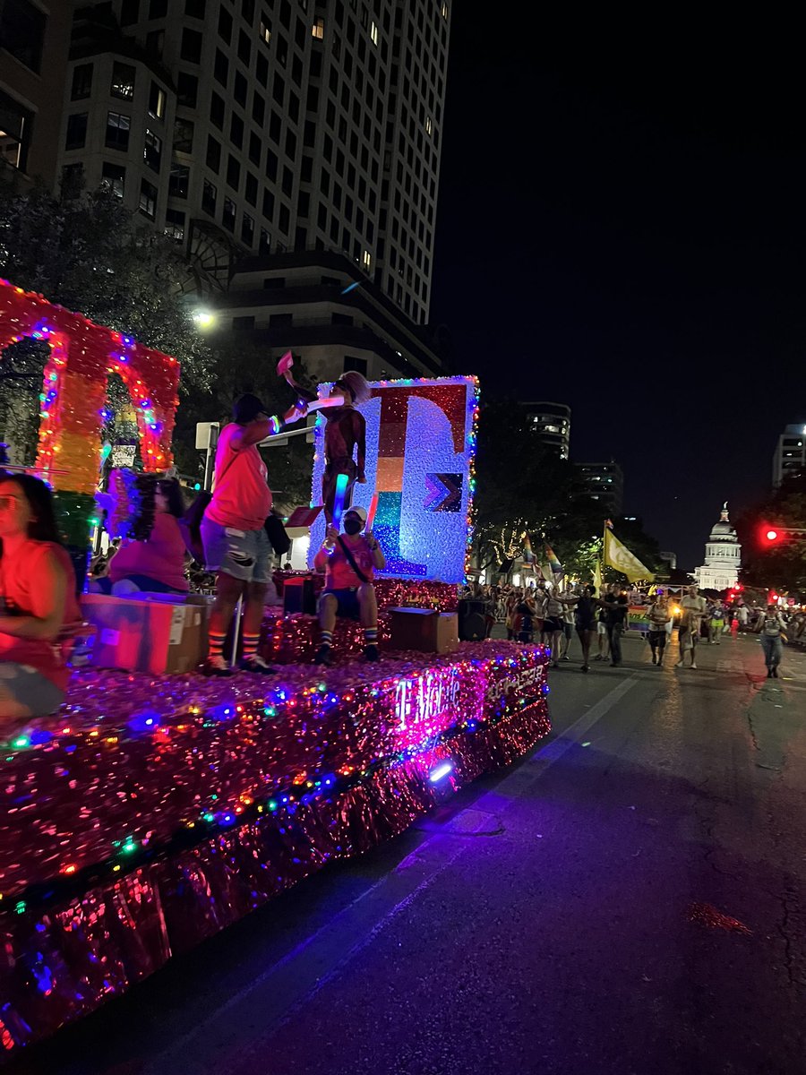 Jeremylance210's tweet image. Great time celebrating Pride in Austin this year! Love being a part of the Central / South TX DE&amp;amp;I team! #DEI #inclusion #oneteamtogether #pride #tmobile