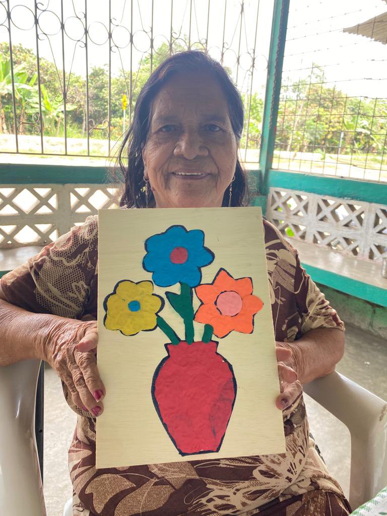 DHumanoEc's tweet photo. #Babahoyo | Adultos mayores de la Parroquia #Guare realizan actividades para fortalecer la motricidad fina y destreza manual por medio de habilidades desarrolladas a través de la pintura y texturas.
#JuntosLoHacemosPosible https://t.co/jA2xL6IARb