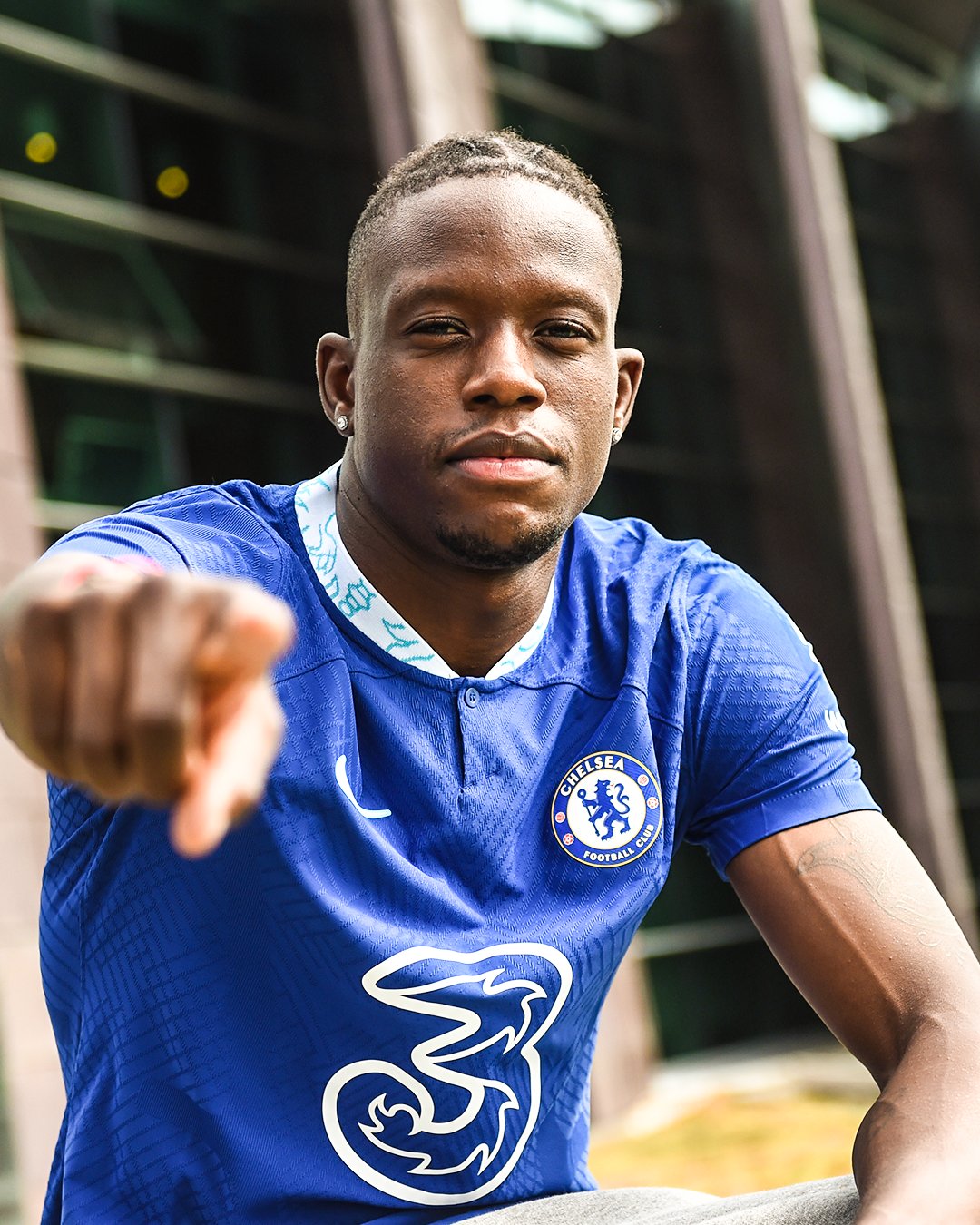 denis zakaria chelsea shirt urban outfitters