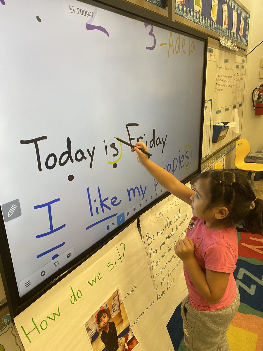 MsFrancos_class's tweet photo. Used the clever touch to practice the letter S today!! We traced the letter and searched for it in our daily news! #prek #technologyinprek https://t.co/acgEKxNDbx