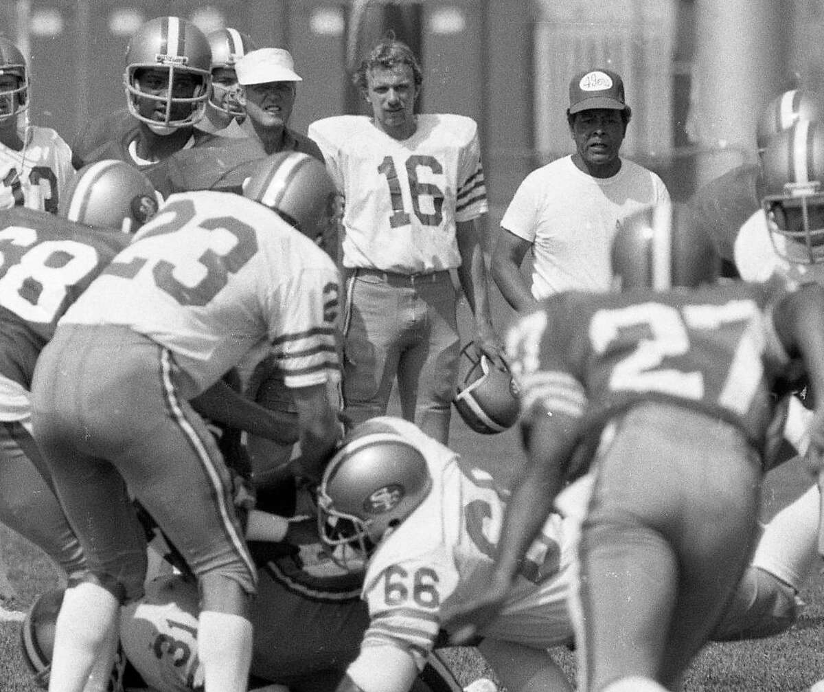 The Auction Of Joe Montana s First Touchdown Ball Has Unearthed A Feud the-auction-of-joe-montana-s-first-touchdown-ball-has-unearthed-a-feud