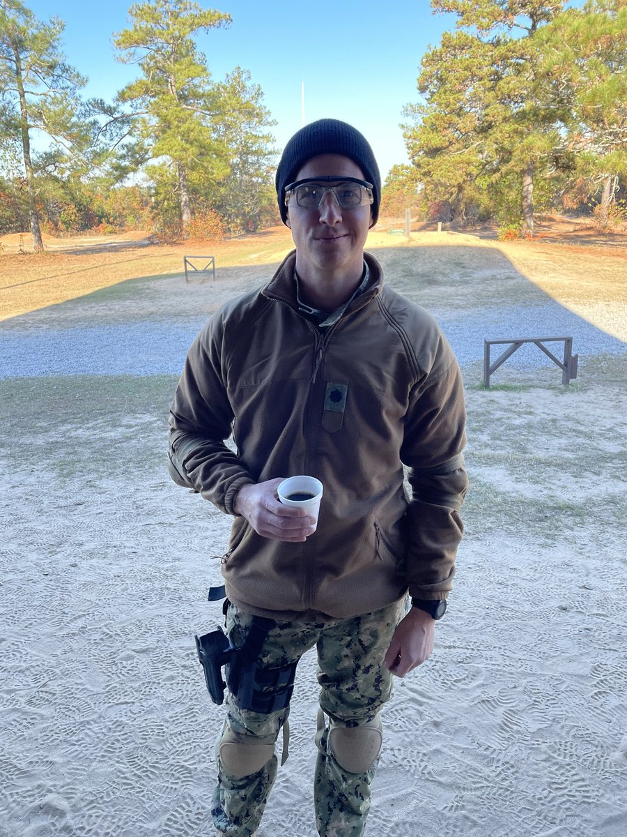 F_ThurstonDrake's tweet photo. I’m of the opinion that every American 18-20 y/old should participate in the civic life of this country—military; PeaceCorps; AmeriCorps; etc—similar to Israeli model. If we all have to contribute, we’ll all have more of a stake in making this country work better for everyone. https://t.co/CEtwFDlLuo