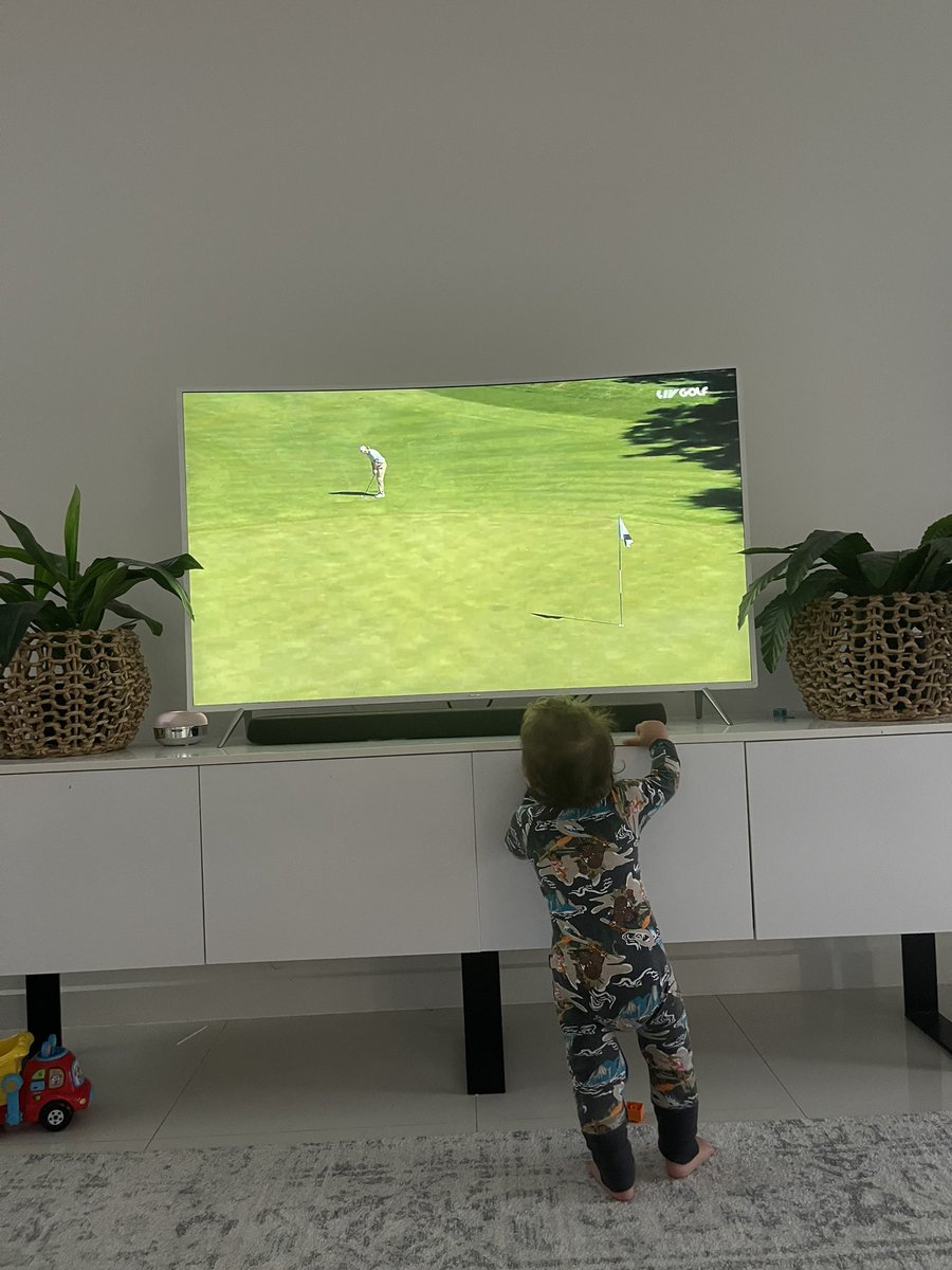 TamouDaniel's tweet photo. Sorry kids no cartoons this morning!!! Up cam Smith!!

#LIVGolf #LIVGolfBoston https://t.co/qDbaMRN3jK