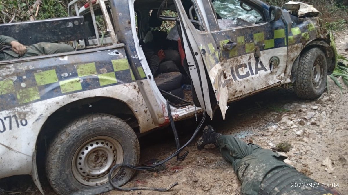 saludhernandezm's tweet photo. ¿Paz total? Ocho familias llorando hoy por unos asesinatos sin sentido. ¿Qué tiene esa matanza de política?  Malditos. https://t.co/zQZNOcz28g