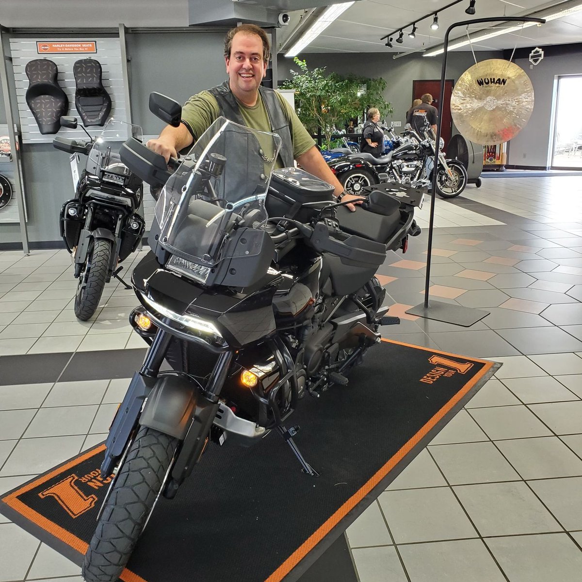 kegelhd's tweet photo. Val's been anxiously waiting several months for his #new22 #PanAmerica 1250s to arrive and it did and he rode it out of the showroom, off for a weekend adventure!
#Congrats buddy - we're excited for ya!
#bangagong #harleydavidsonmotorcycles #kegelhd #newbikedayisthebestday https://t.co/1fzXoJnLjB