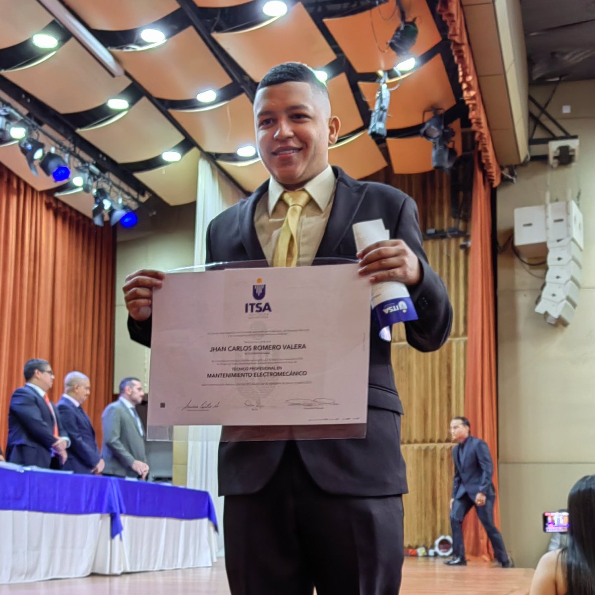 UniBarranquilla's tweet photo. #AEstaHora celebramos la ceremonia 59 de los #GradosITSA. Felicitaciones a todos los graduandos, quienes a partir de hoy, son los nuevos @EgresadoITSA. 🎓👨‍🎓👨‍🎓

#SomosEducaciónSuperior #Grados https://t.co/Pb4M3NhnSs