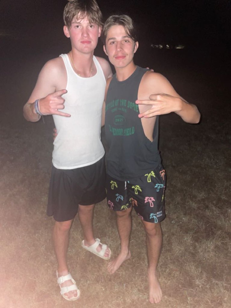 Who’s top who’s bottom?<a href="/VBHSDawgPound/">The Dawg Pound</a>