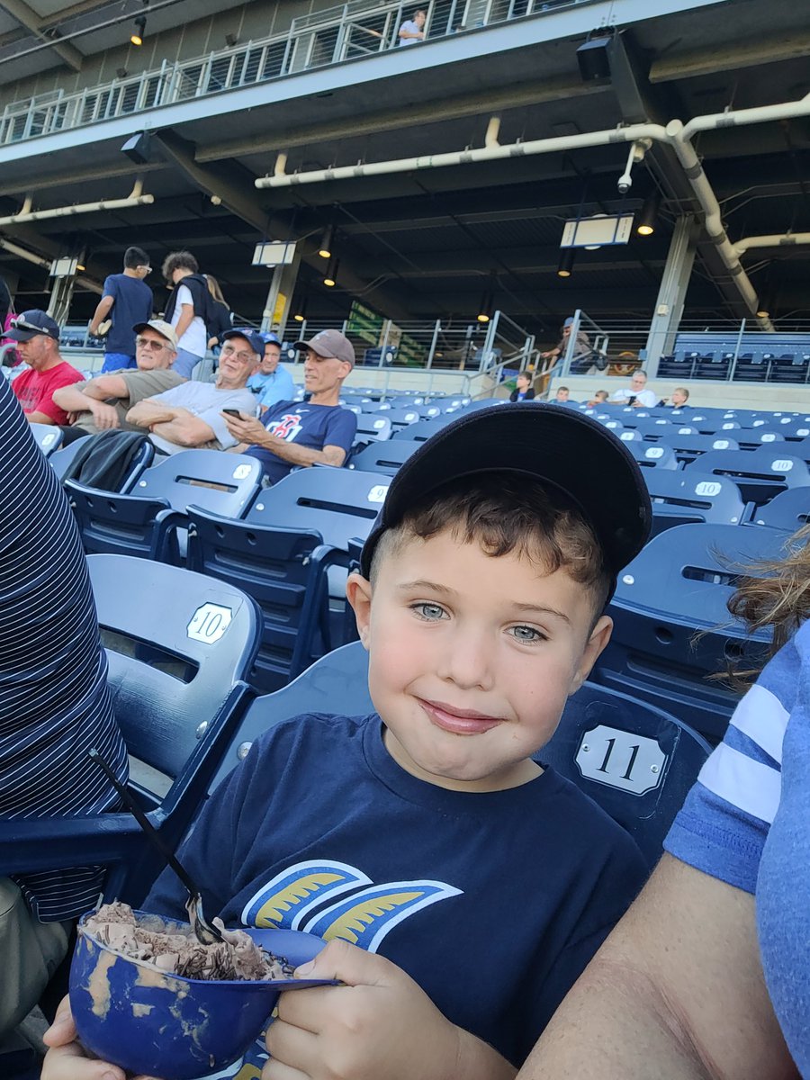JD416's tweet photo. @GoYardGoats #nogoatsnoglory #hartfordhasit #yardgoats #welovetheyardgoats https://t.co/FKdxZBlXh1
