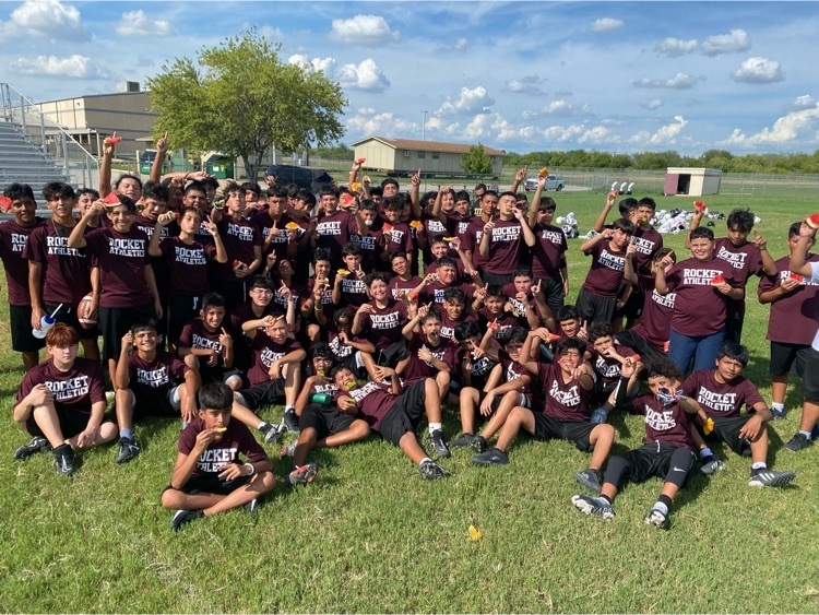 swisd_mca's tweet photo. What a sweet way to end the week; the Rocket football teams ends Friday practice with some fellowship and watermelon.  🚀 #RocketStrong #RocketFamily #BuildingRelationships https://t.co/Zn8Vo7lAms