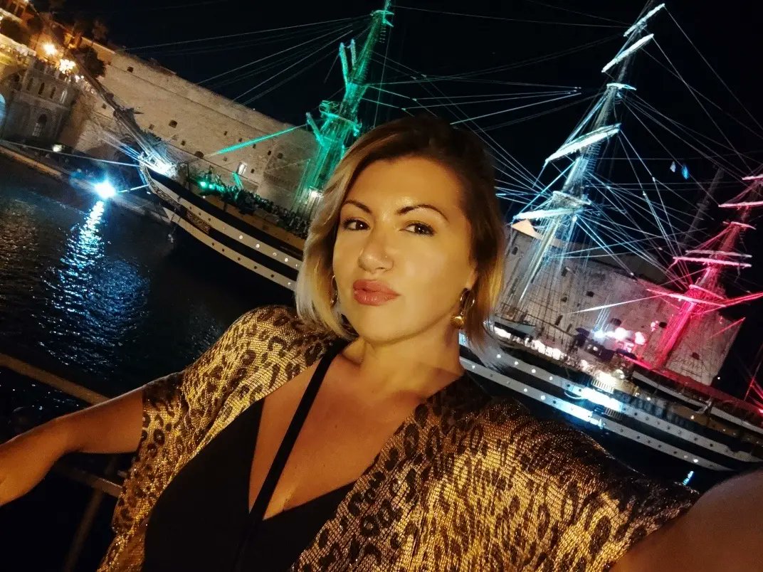 Poesia 🌙

#naveamerigovespucci #taranto #cittadeiduemari #sweetdreams #bigdreams #singersofinstagram #singerontheroad #singersongwriters #photooftheday  #beautifuldestinations #likeforlikes #liketime #likemypost #likeforfollow #followme  #followmenow #follower #following