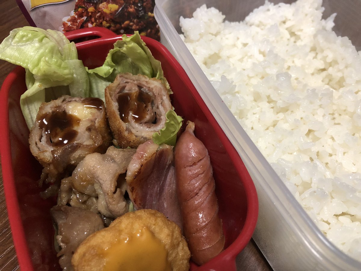 今日もタッパー弁当。夏休み中、そうめん弁当だったので、感覚が戻らず。 Twitterを見返しながら、おかず作りしたけど、弁当箱が埋まらなかった。後一品、必要かな。涼しくなってきたから、米も喉を通るらしく、昨日の弁当は完食。嬉しい。 ＃弁当 ＃反抗期