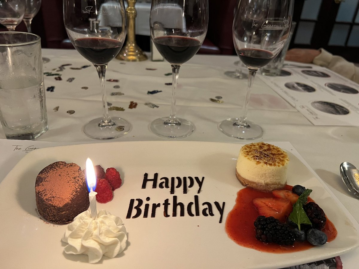 TM_10tori's tweet photo. A day off and enjoyed celebrating with the family! We laugh and talk for hours. I love my family!! #birthdaygirl #celebrating #family @CapitalGrille #generouspour https://t.co/TdMSOHomrn