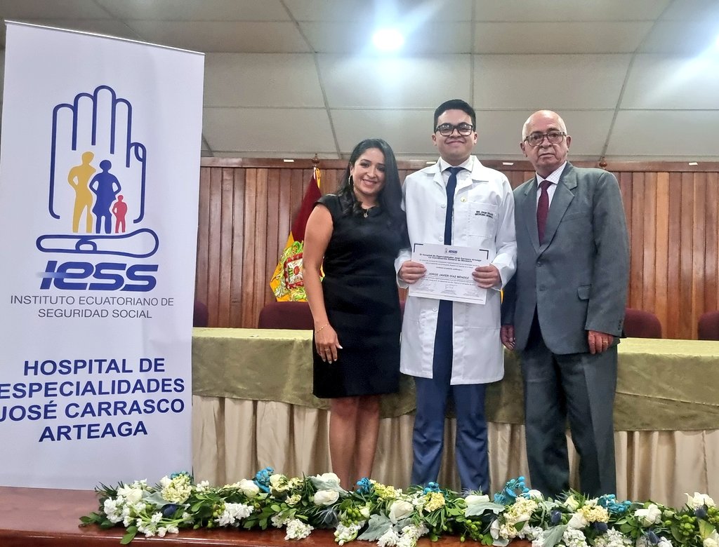 Hoy, 49 estudiantes de medicina culminaron el internado rotativo en este hospital, quienes realizaron rotaciones en Pediatría, Cirugía, Clínica, Medicina Comunitaria, Ginecología y Obstetricia, posteriormente realizarán la rural como parte de la obtención del título.
#IESSNoPara