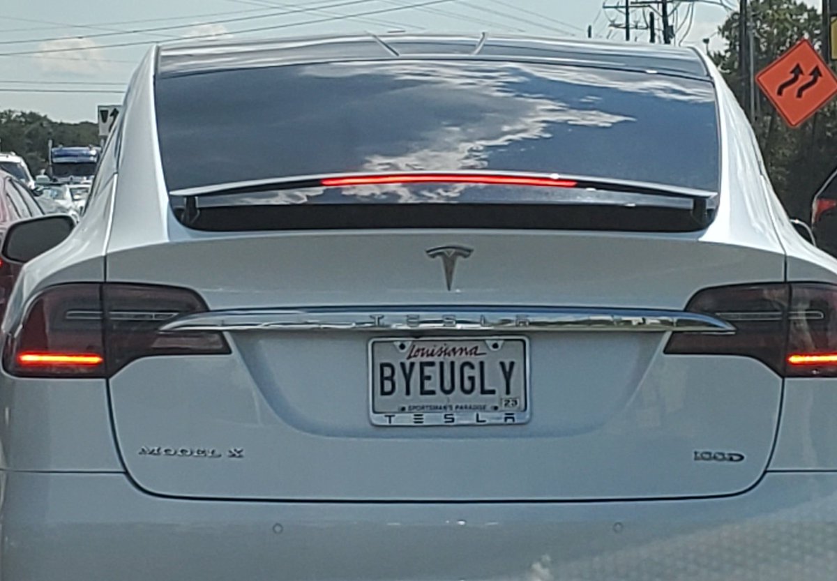 TheAbsol's tweet photo. This is a Tesla I saw today https://t.co/epT4U4TMY4