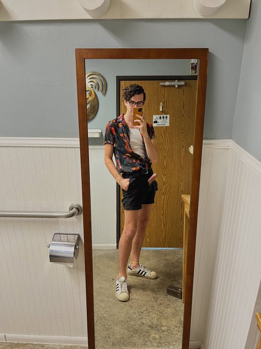 When contrapposto, do you prefer the weight on your left or right? https://t.co/qSPvyeLGBN<a href="/tag/thereisnocockinthisimage"class="tags"><span>#thereisnocockinthisimage</span></a>