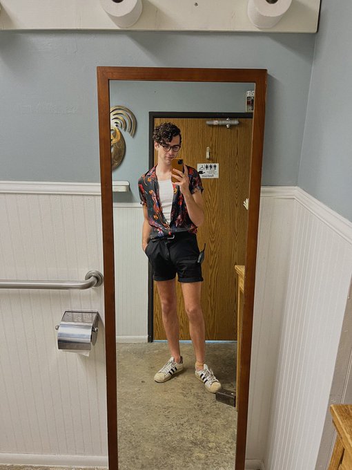 When contrapposto, do you prefer the weight on your left or right? https://t.co/qSPvyeLGBN<a href="/tag/thereisnocockinthisimage"class="tags"><span>#thereisnocockinthisimage</span></a>