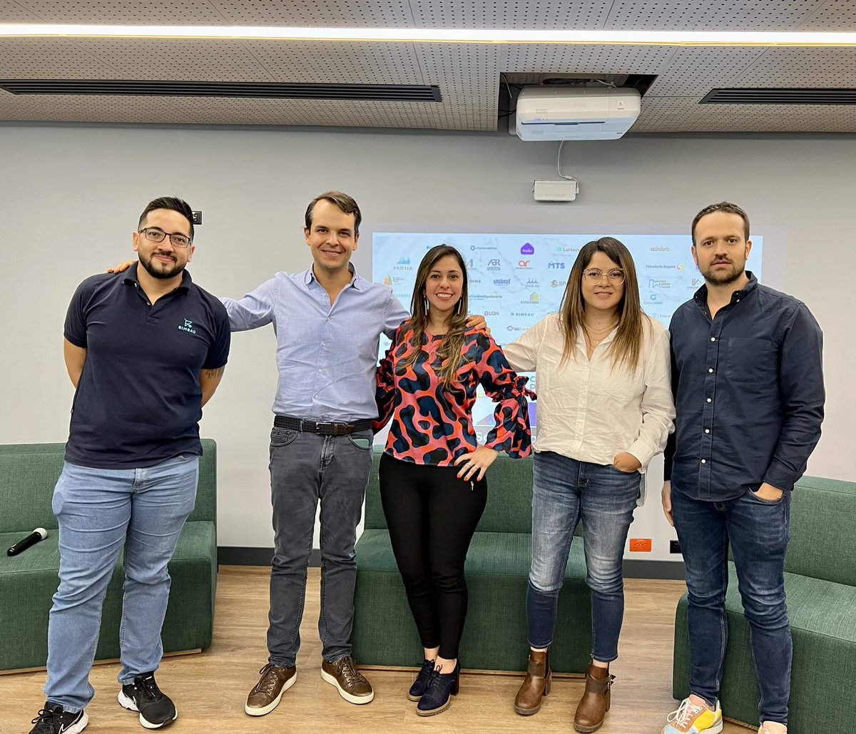 shirlheysanchez's tweet photo. @fjnoguera @InnpulsaCol Que gusto haber coincidido contigo Francisco, #GRACIAS por tu gran gestión y el apoyo al ecosistema #Proptech. Mis mejores deseos siempre, éxitos en tu nuevo camino! 🙌 https://t.co/2oWCpevlcB