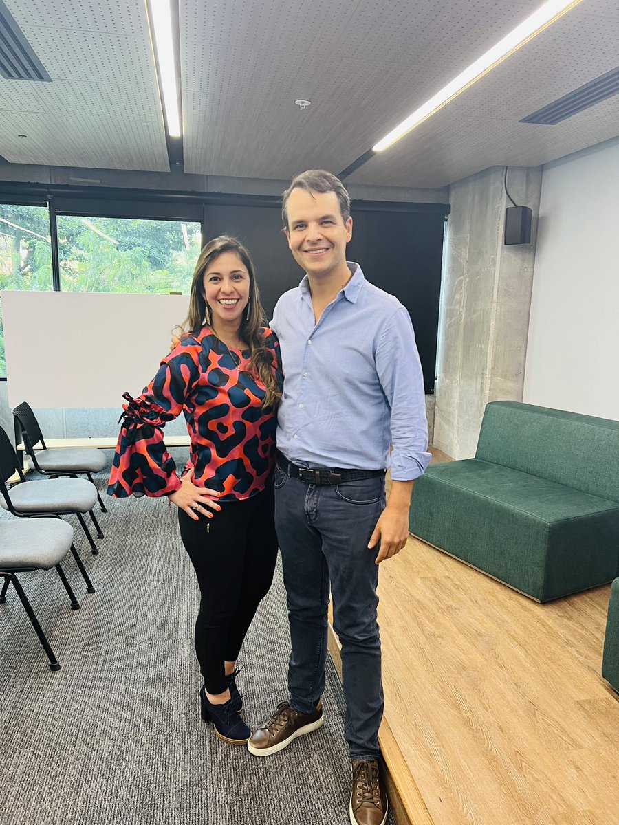 shirlheysanchez's tweet photo. @fjnoguera @InnpulsaCol Que gusto haber coincidido contigo Francisco, #GRACIAS por tu gran gestión y el apoyo al ecosistema #Proptech. Mis mejores deseos siempre, éxitos en tu nuevo camino! 🙌 https://t.co/2oWCpevlcB