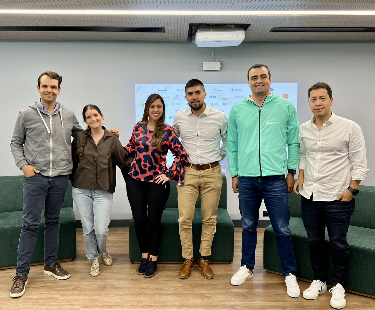 shirlheysanchez's tweet photo. @fjnoguera @InnpulsaCol Que gusto haber coincidido contigo Francisco, #GRACIAS por tu gran gestión y el apoyo al ecosistema #Proptech. Mis mejores deseos siempre, éxitos en tu nuevo camino! 🙌 https://t.co/2oWCpevlcB