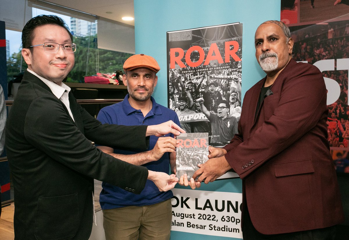 GaryKLH's tweet photo. Special appreciation to the Malaysian Veterans team and His Excellency Dato' Dr. Azfar Mohamed Mustafar, High Commissioner of Malaysia to Singapore for their presence at Jalan Besar Stadium on their nation's #Merdeka.
Rivals on the pitch, friends and neighbours off it. #ROARSG https://t.co/rXuRkrwIDG