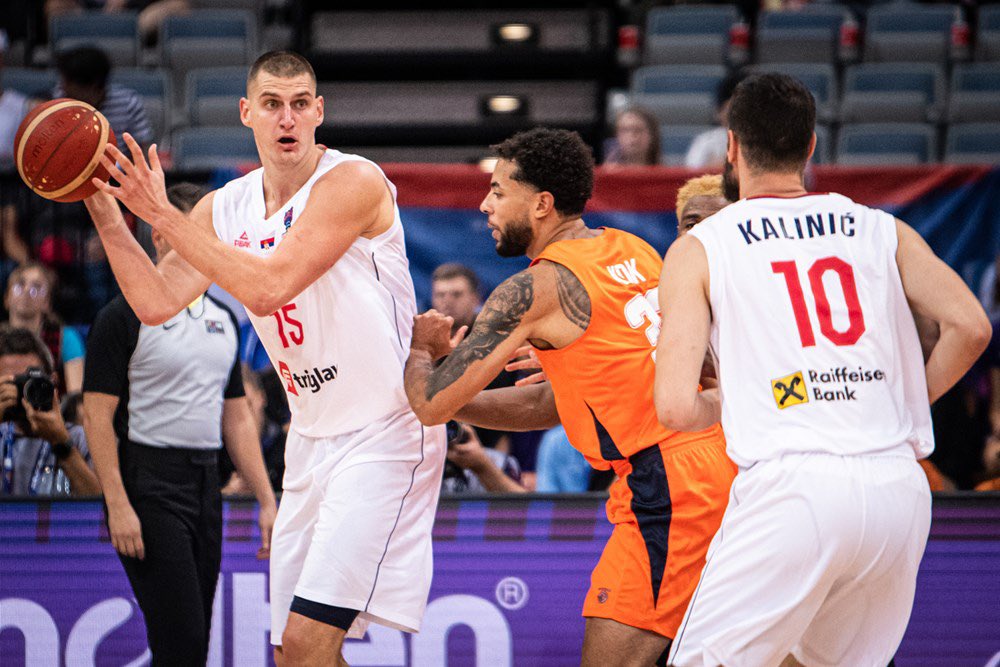 basket_221's tweet photo. #EuroBasket2022 | FIN
Débuts parfaits pour la Serbie de Nikola Jokic et la Serbie
SERBIE 🇷🇸1️⃣0️⃣0️⃣-7️⃣6️⃣ 🇳🇱 PAYS-BAS
🇷🇸 N. Jokic 19pts, 6reb et 4 ast
🇳🇱 W. De Jong 28pts, 2reb et 1 ast
#Eurobasket #basket221 #FIBAEurope #SRBNED https://t.co/ChDycKAtnm