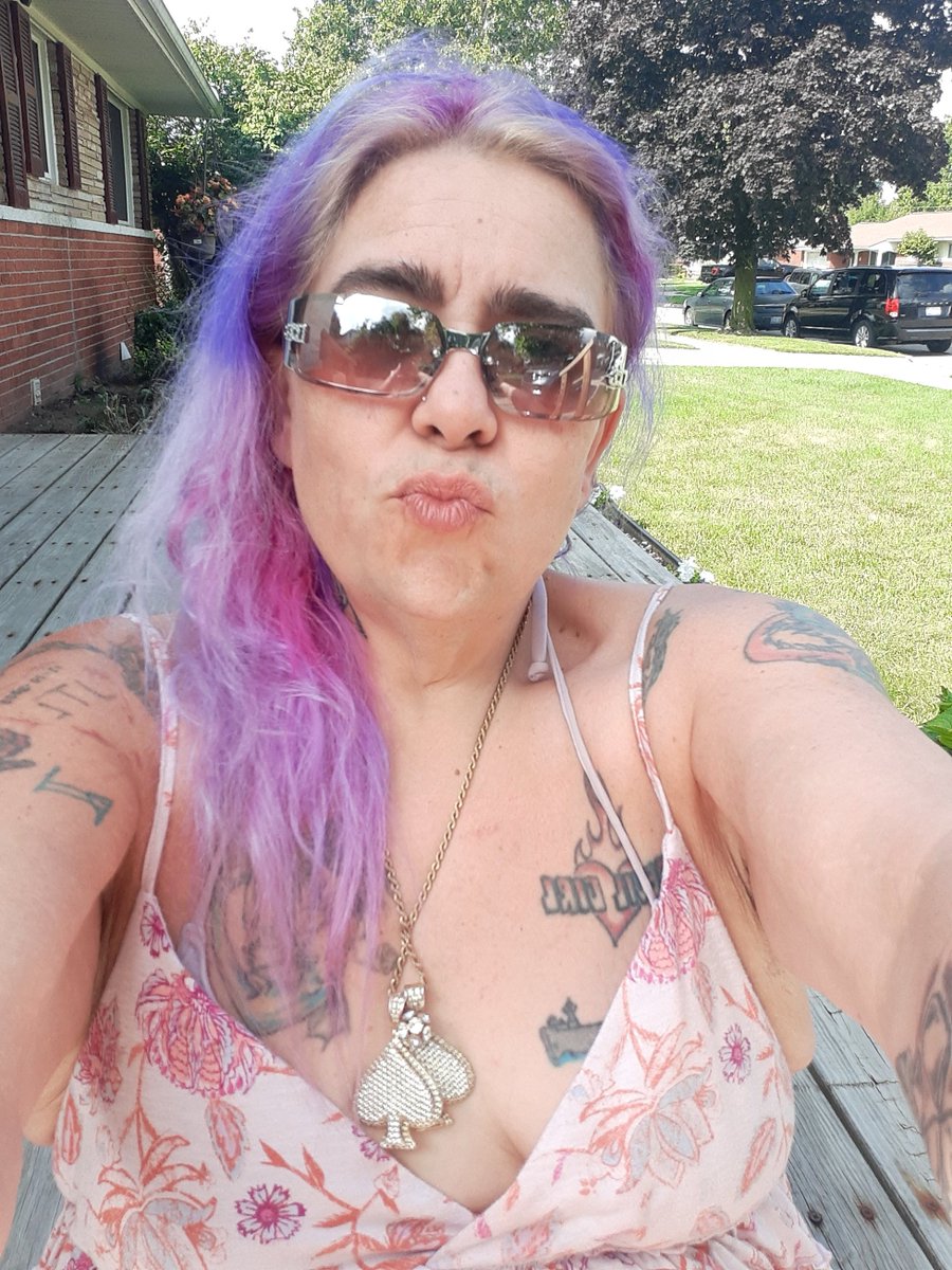 Roxanne’s pics and videos