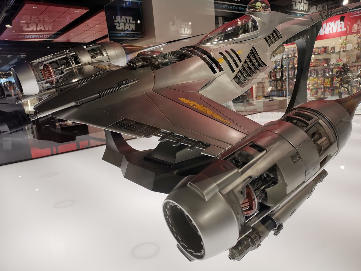 This thing is a sight to behold. 

#HotToys #N1Starfighter #StarWars