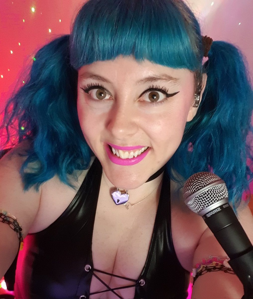 ariallla_'s tweet photo. We had a fun stream last night... π #twitch #twitchaffiliate #kfcfriday #pigtails https://t.co/uhHTFPXMbE