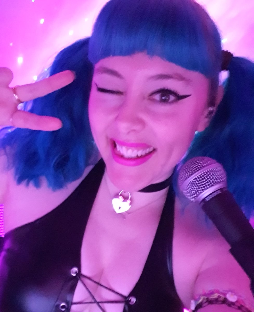 ariallla_'s tweet photo. We had a fun stream last night... π #twitch #twitchaffiliate #kfcfriday #pigtails https://t.co/uhHTFPXMbE
