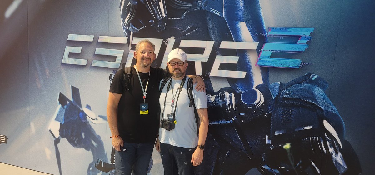 ToddJacksonVR's tweet photo. RT @EricMasher: #PAXWest #Q2CVRGAMER We finally meet in person after 3yrs. Love this guy! #whereareyouDee https://t.co/Nx3OzDvtay