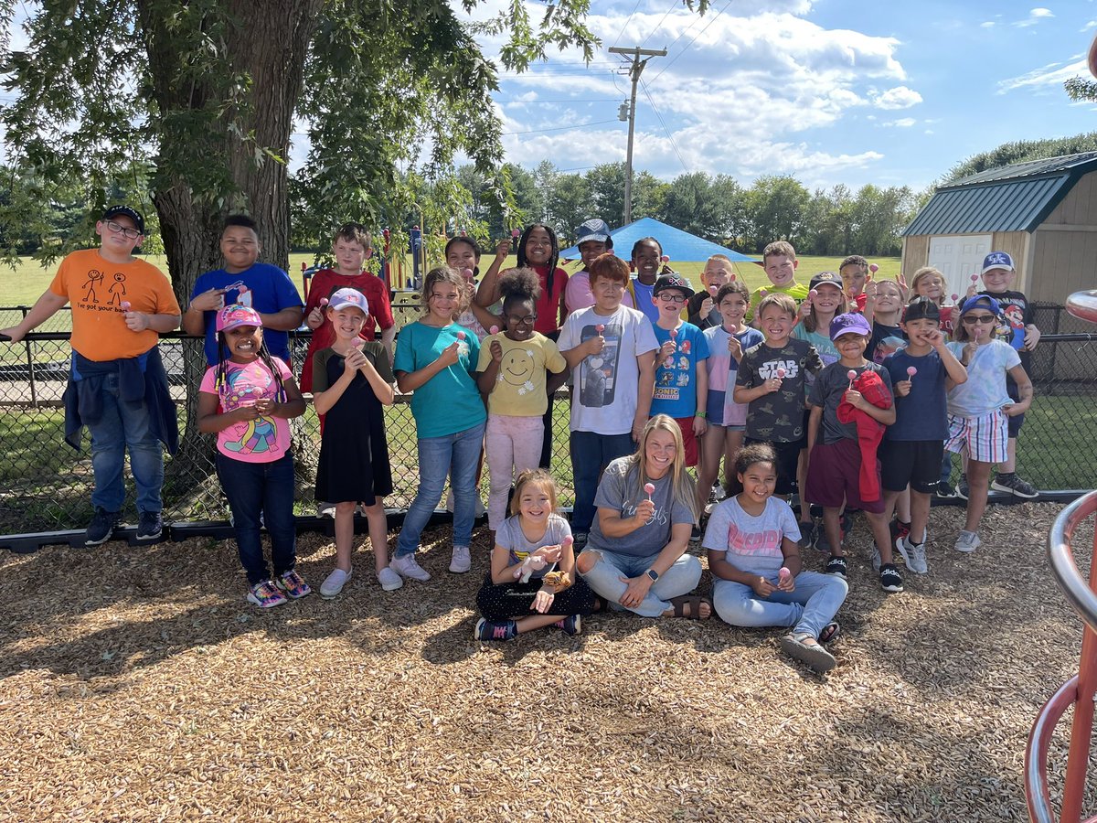 perkinsonreads's tweet photo. Thanks to our Scottsville Road Starbucks for helping our class “pop” into the three day weekend! @OESCards ⭐️#communitypartner #cakepops https://t.co/6eysolinIU
