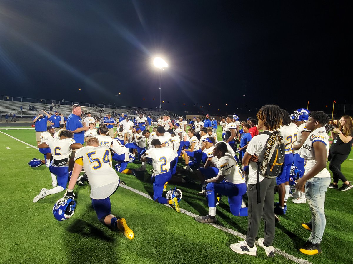 0xObsidianEnoch's tweet photo. #12 @OPS_VikingsFB 1 - 1 #Week2
#Family #VUP #IAmMyBrothersKeeper
#FullSpeedFootball #HitStick #WeAreOmahaNorth #RoadToState https://t.co/yWv9I6VwDy