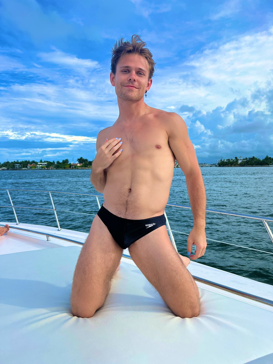 tannerpflueger's tweet photo. Lay all your love on me 🌊💦💙 https://t.co/HRZQqzO6Ho