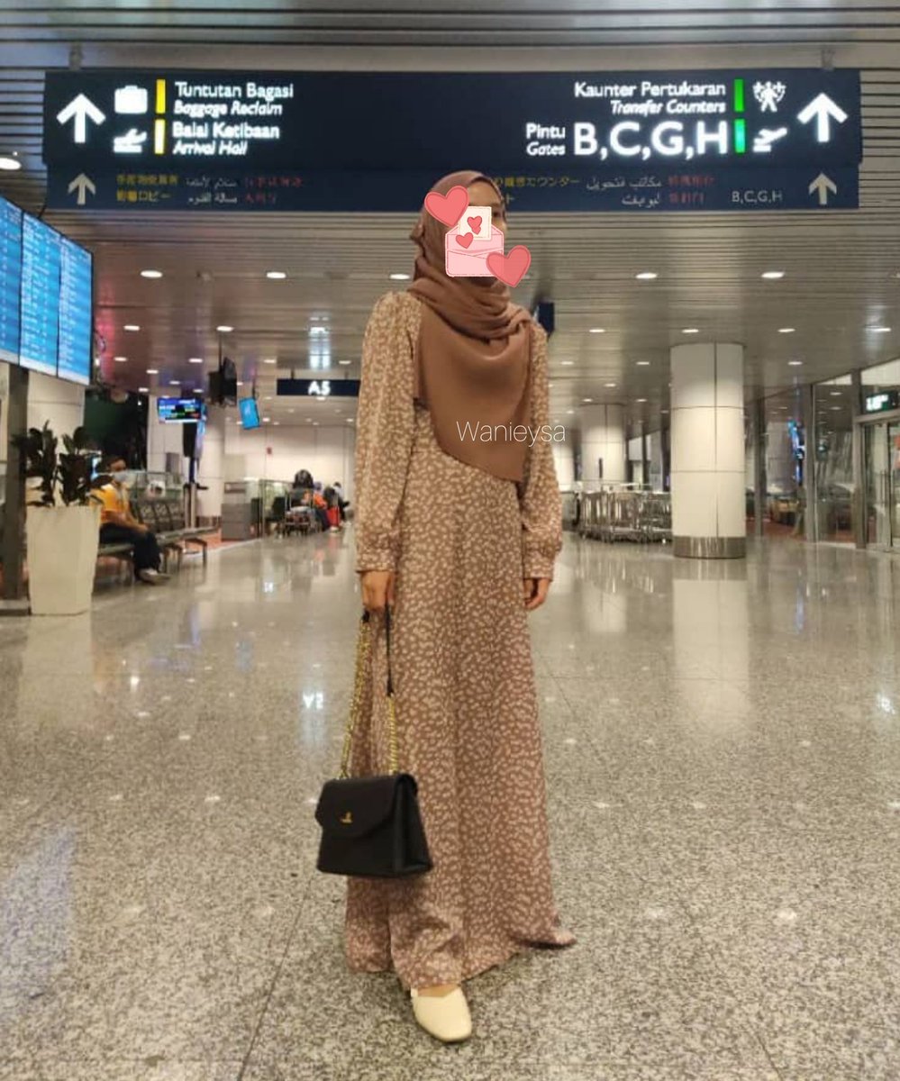 wanieysa's tweet photo. Hellooo gadis2 tinggi 150cm sila beli dress ni 🤣🤚 selesa betul oiiiiii labuh cun2 xperlu potong ! Shopee jee https://t.co/24PqBrbK2g