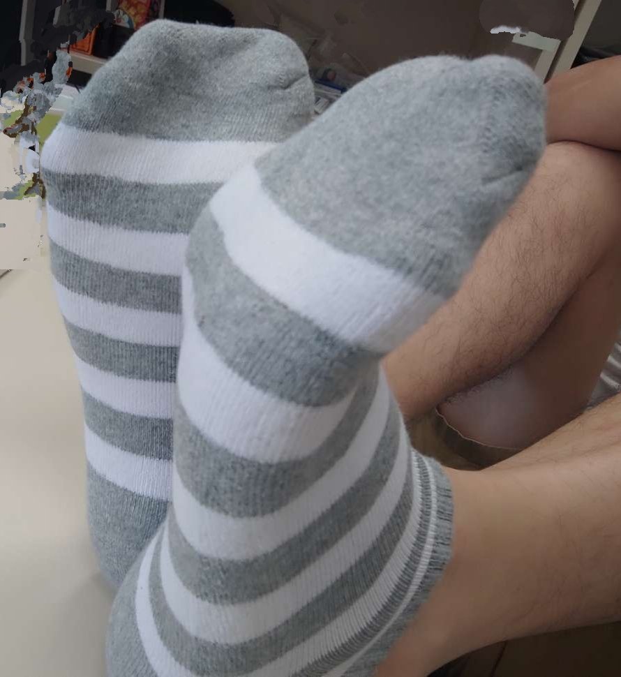 ShyTklr's tweet photo. Bought some new sock I really like! Soft and fluffy 🥰 https://t.co/3ZmG89TOCe