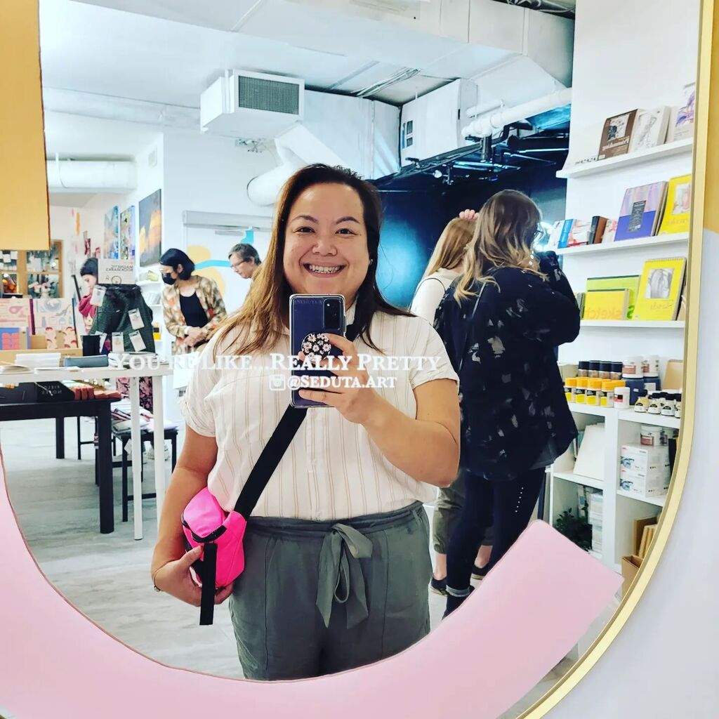 Uyenism's tweet photo. happy 1st birthday @seduta.art ! 
for those who don't know about seduta, they carry the cutest, most unique art supplies and I am so happy they are a stone's throw away from my work. come find your happiness !!

#sedutaart #1stbirthday #artstore https://t.co/IJVP0fWQAf https://t.co/xZiSjivnqU