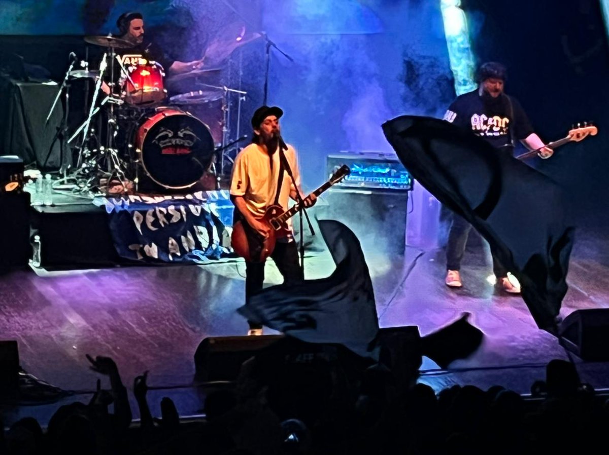 RockAndBall's tweet photo. @sdepescado presentó #MotorAnimal en @TeatroFlores 🔥🔥🔥
📸 @Javierhgarcia https://t.co/g5Bs5Tdl82