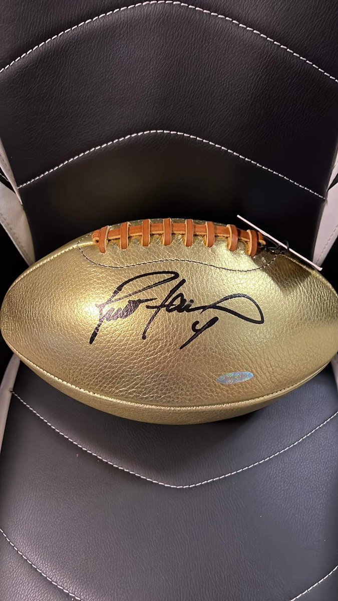 rcook19's tweet photo. One of the biggest nights in the history of 403boxbreakers… we opened 2 @UpperDeckSports #monumental #goldboxes and boy oh boy did it deliver !!!! #goats @WayneGretzky @TigerWoods @TomBrady https://t.co/VCnfxASTv4