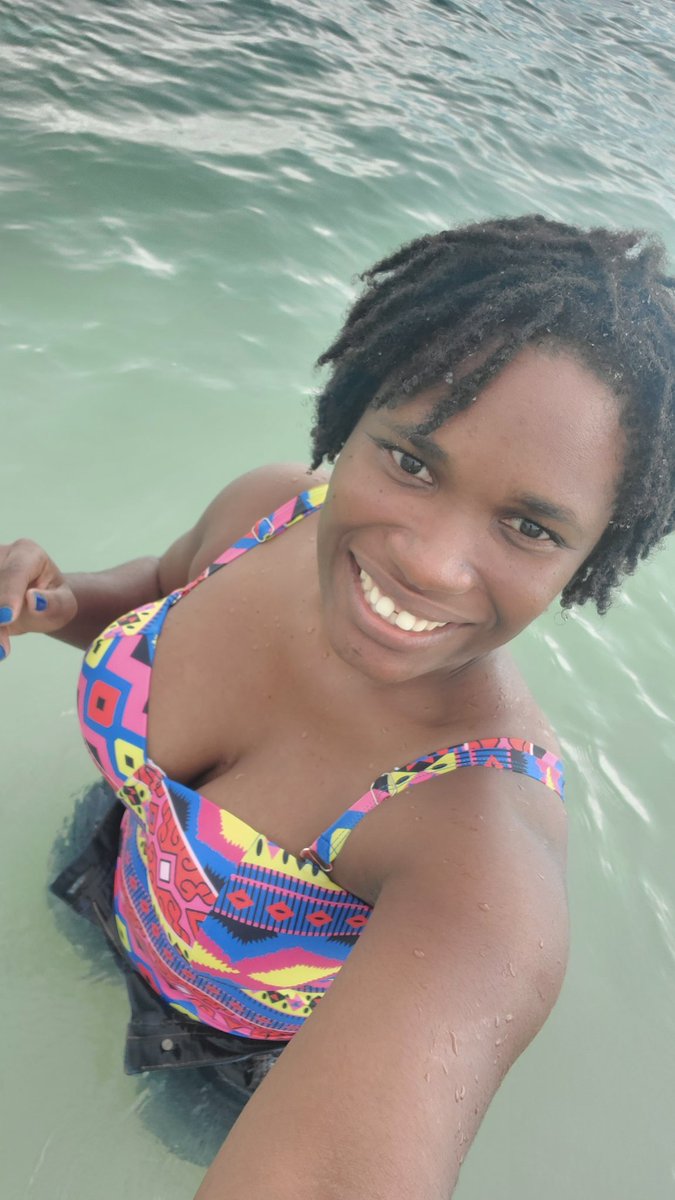 drian_mc's tweet photo. Beach day! Island girl......😊 https://t.co/019RQatDzg