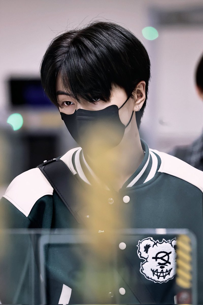 JONGSEONGIN's tweet photo. We have arrived safely in Japan! Thank you for giving us such a warm welcome into the country, everyone. We'll see you all later at &amp;AUDITION  - The Howling's final episode today. 👋🏻 https://t.co/nxxXYDHNrM