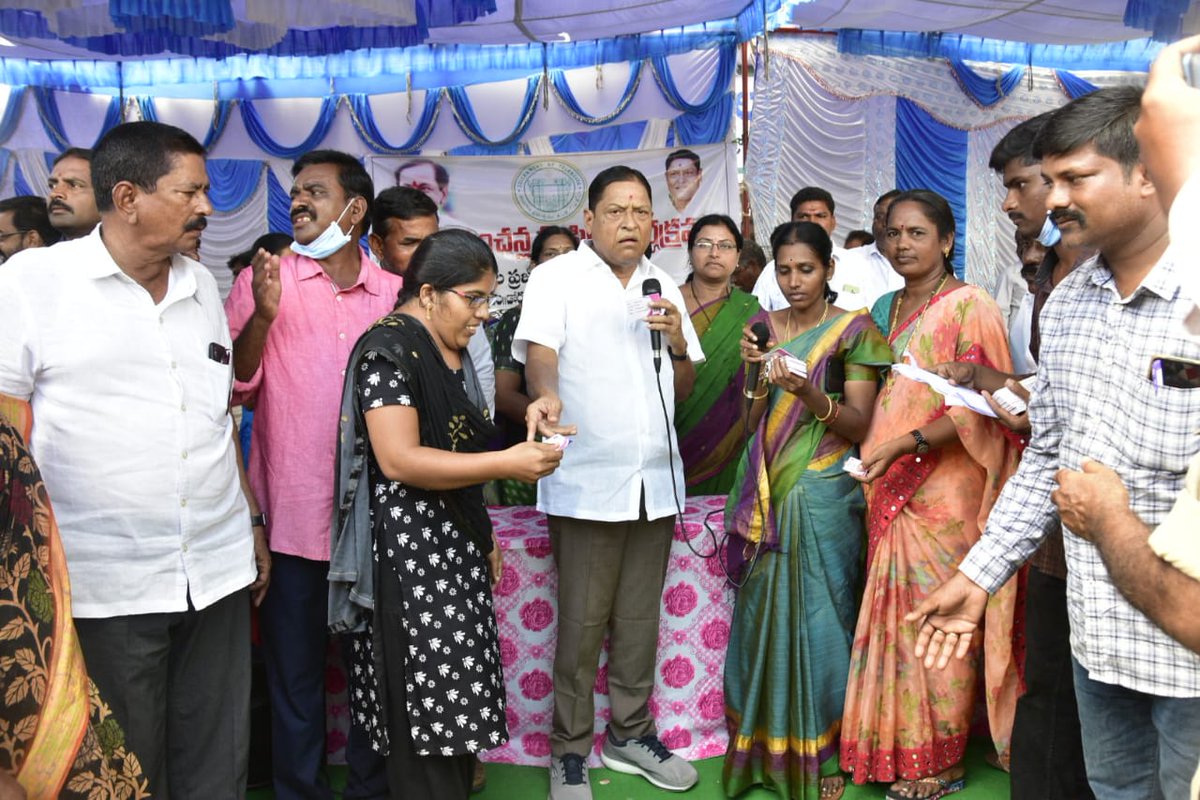 mpdo_dornakal's tweet photo. Hon'ble MLA Sri D.S.Redya Naik Garu distributed New Aasara Pension Id cards in various GP's of Dornakal Mandal, Mahabubabad Dist.
@Collector_MBD 
@AclbMahabubabad 
@CeozpM https://t.co/BzWBIZjFxo