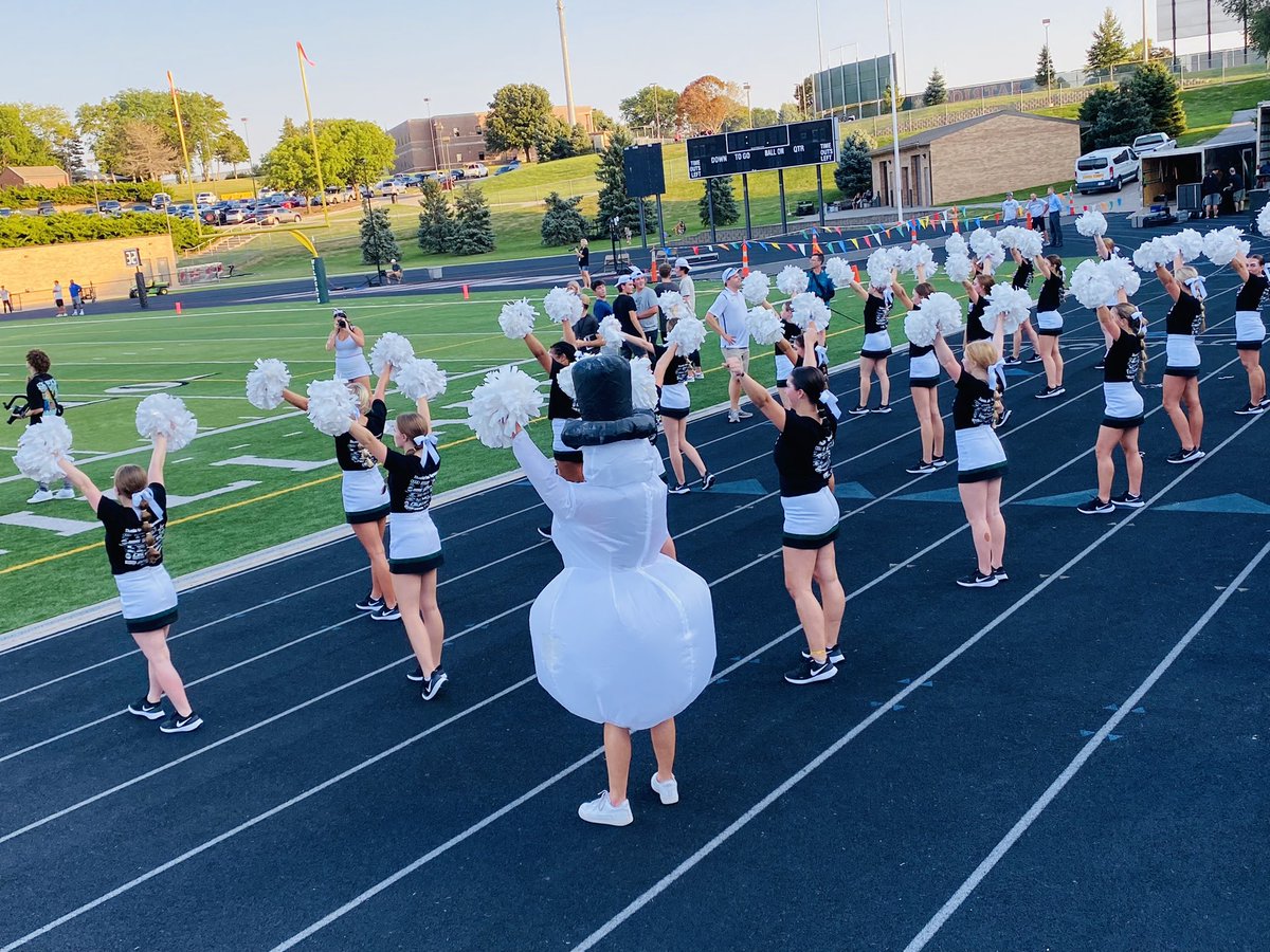 sam__ballard's tweet photo. The BEST #FANS around! 🫶🏻 #WildcatPower #LoudAndProud @MWHSactivities @MWHSWildcats @MillardPS https://t.co/GP1LyZXm4m