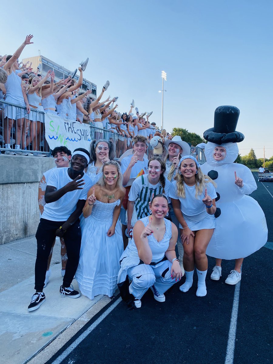 sam__ballard's tweet photo. The BEST #FANS around! 🫶🏻 #WildcatPower #LoudAndProud @MWHSactivities @MWHSWildcats @MillardPS https://t.co/GP1LyZXm4m