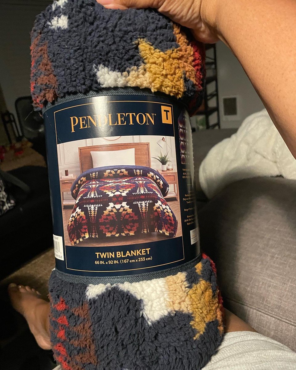 metwocarla's tweet photo. COMFORTABLE!! @pendletonwm blanket #homelife #basicliving #pendletonblanket https://t.co/DLoyDMzBSO