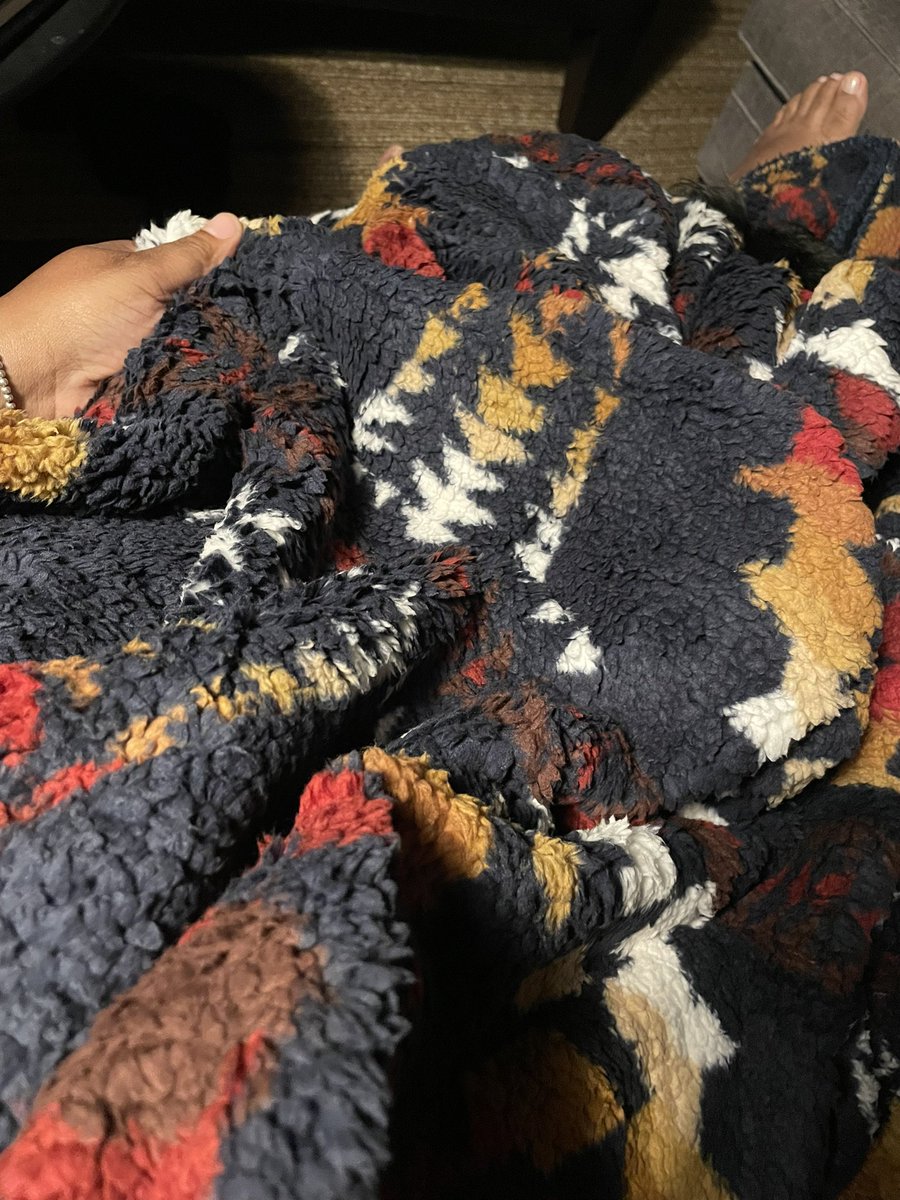 metwocarla's tweet photo. COMFORTABLE!! @pendletonwm blanket #homelife #basicliving #pendletonblanket https://t.co/DLoyDMzBSO