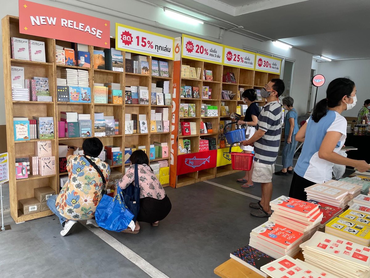 salmonsay's tweet photo. #SalmonMarket2022 เริ่มแล้ววววว มากัน หนังสือของพวกเรา @bunbookish @BanlueBooks @kaihuaror รออยู่ว ✨🌈📝 https://t.co/jjpKeJF1KC