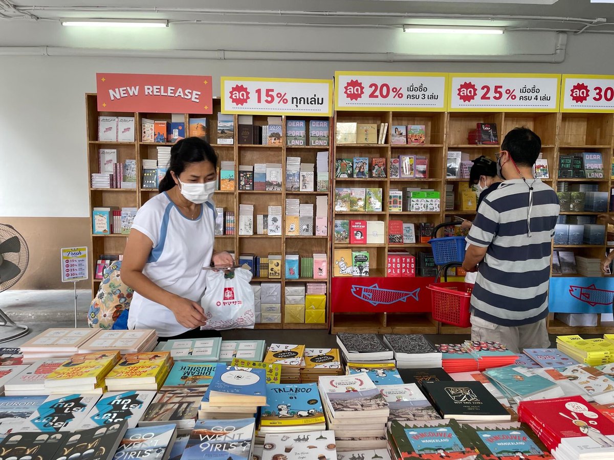 salmonsay's tweet photo. #SalmonMarket2022 เริ่มแล้ววววว มากัน หนังสือของพวกเรา @bunbookish @BanlueBooks @kaihuaror รออยู่ว ✨🌈📝 https://t.co/jjpKeJF1KC
