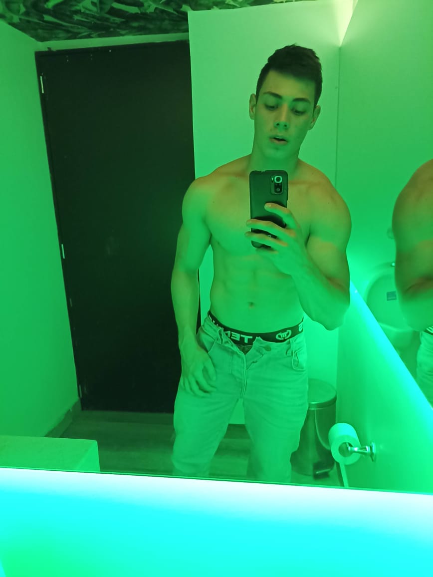 NickZack17's tweet photo. #chaturbate #webcam #modeloweb 

https://t.co/M1kw2VrR1S https://t.co/0fx4eZ7oT5