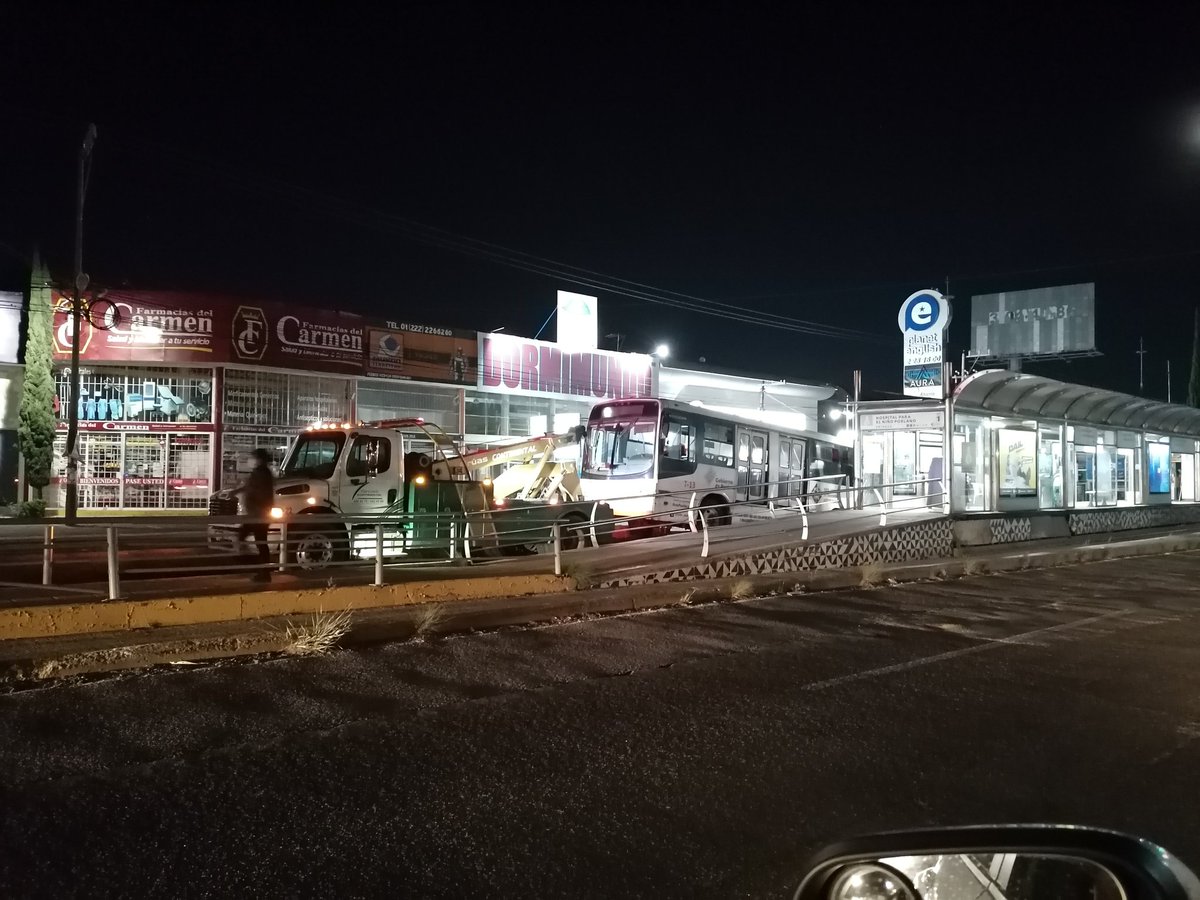 abrahamgarcilaz's tweet photo. Unidad 13 de la línea 1 @RUTA_Puebla averiada. Ojala pronto consideren la actualización de sus unidades como lo exigen en la revista vehicular a los consecionarios. Por un transporte digno @Gob_Puebla @SCT_mx @SCT_Puebla @MTGobPue #transportedigno #ViajaSeguroConRUTA https://t.co/G6MuvjXaXN