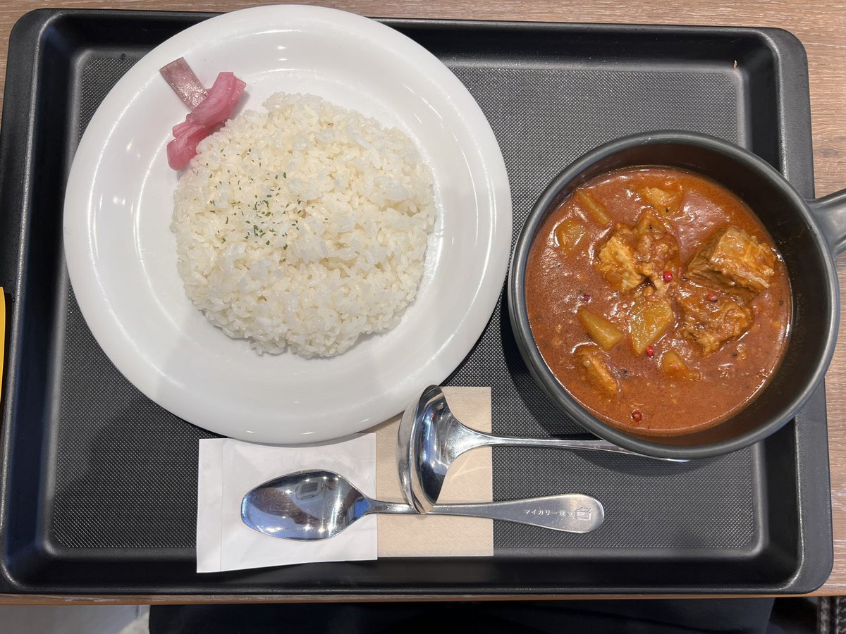 kazucurry28's tweet photo. からの〜、マイカリー食堂さん
ビーフビンダルーカレー
トロける牛バラ肉がゴロゴロ入って、酸味・旨味・スパイス感あって😋 https://t.co/Hu6h9I7Z44